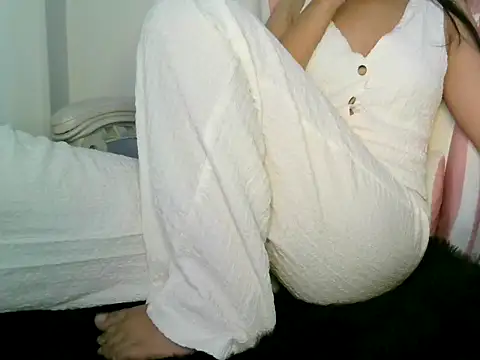 Snapshot of PARI_MAI chatting on November 8, 3:50 am PARI MAI online show from November 8, 3:50 am