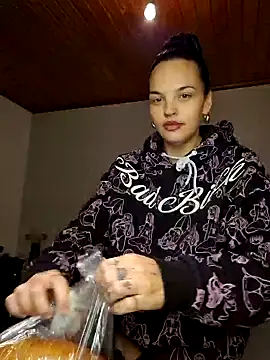 Jujuicy 97 online show from December 10, 5:07 am