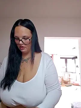 Snapshot of Jujuicy_97 chatting on July 15, 10:09 am Jujuicy 97 online show from July 15, 10:09 am