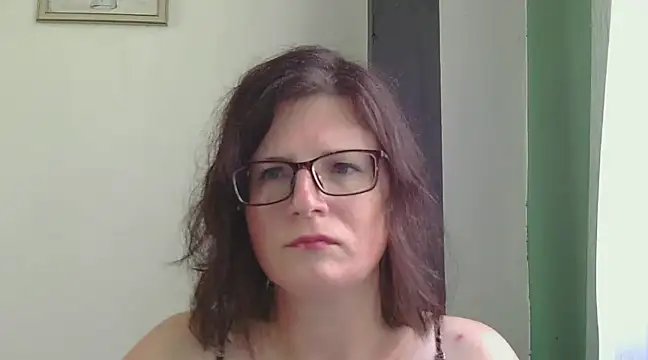 Snapshot of CrimsonMistress chatting on December 15, 12:51 am CrimsonMistress online show from December 15, 12:51 am