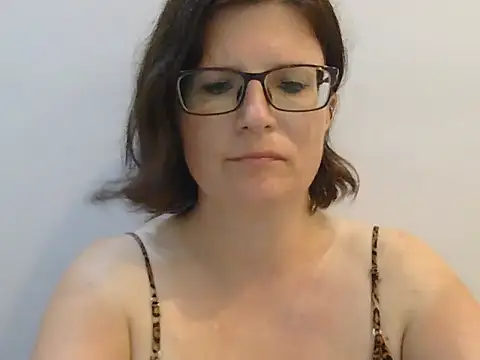 Snapshot of CrimsonMistress chatting on January 27, 12:22 am CrimsonMistress online show from January 27, 12:22 am