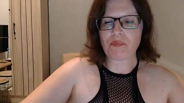 Snapshot of CrimsonMistress chatting on September 26, 9:41 pm CrimsonMistress online show from September 26, 9:41 pm