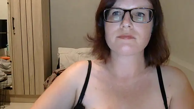 Snapshot of CrimsonMistress chatting on October 15, 11:27 pm CrimsonMistress online show from October 15, 11:27 pm