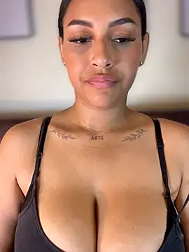 Snapshot of MaverickGray chatting on May 8, 1:27 pm MaverickGray online show from May 8, 1:27 pm