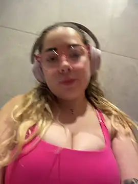 brooklynivy online show from May 31, 1:25 am