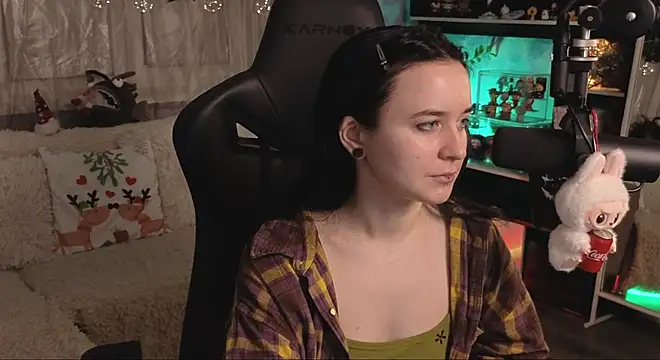 KiraLiLime online show from January 6, 6:00 pm