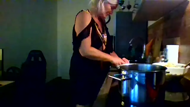 Snapshot of Your_Wish_4U chatting on November 1, 2:41 pm Your Wish 4U online show from November 1, 2:41 pm