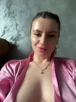 Snapshot of MayaMR chatting on June 3, 2:33 pm MayaMR online show from June 3, 2:33 pm