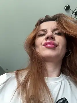 Snapshot of MayaMR chatting on June 8, 7:53 am MayaMR online show from June 8, 7:53 am