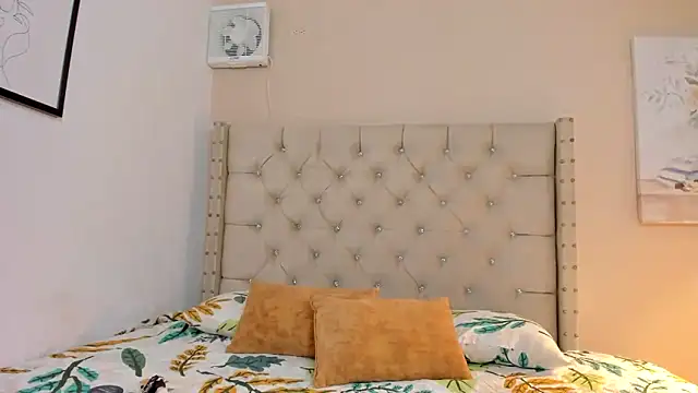 vanesasexyhot21 online show from April 1, 2:12 am