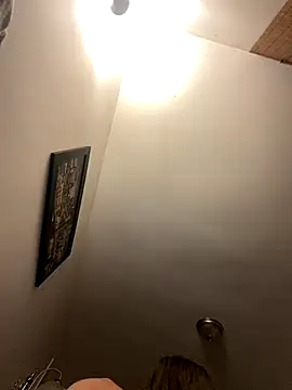 kikiwonderbar online show from December 1, 7:03 pm