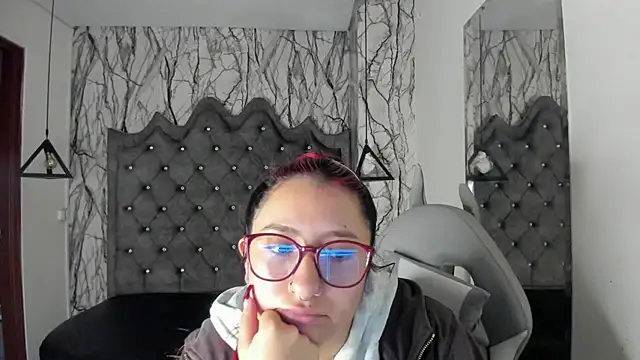 larissa01  online show from January 11, 2:30 am