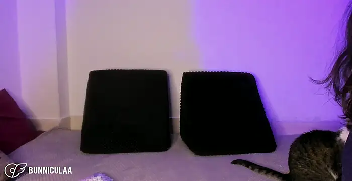 larissa01  online show from April 7, 12:00 am