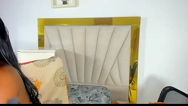 Evelonga 707 online show from March 13, 7:06 pm