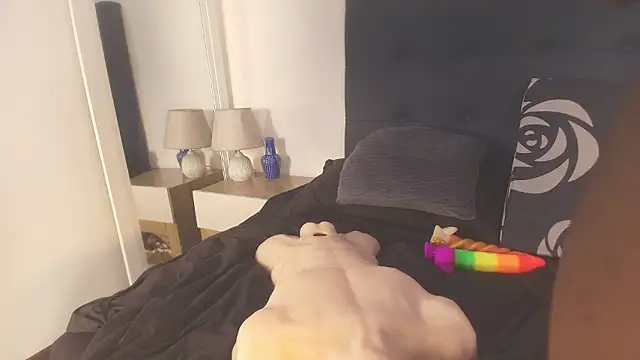 Evelonga 707 online show from February 5, 7:07 pm