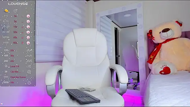 Snapshot of isaa_19 chatting on February 4, 9:17 am isaa 19 online show from February 4, 9:17 am