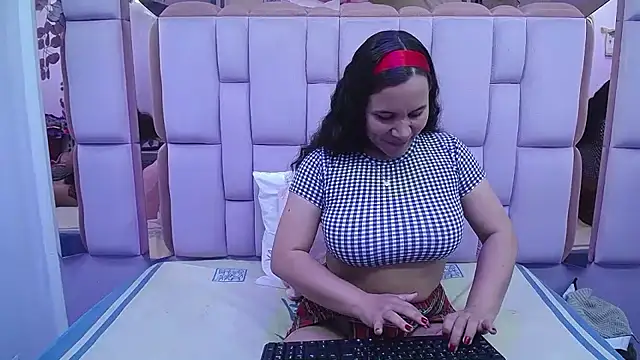 Snapshot of Saylor_Lee22 chatting on May 6, 3:24 am Saylor Lee22 online show from May 6, 3:24 am