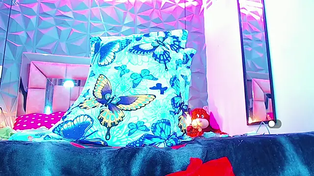 Snapshot of Doll_IvannaTs chatting on December 22, 6:06 am Doll IvannaTs online show from December 22, 6:06 am