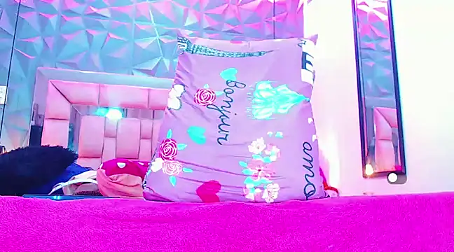 Snapshot of Doll_IvannaTs chatting on February 21, 2:06 am Doll IvannaTs online show from February 21, 2:06 am