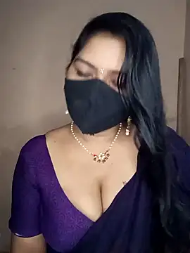 Snapshot of midhly chatting on December 4, 7:01 pm midhly online show from December 4, 7:01 pm