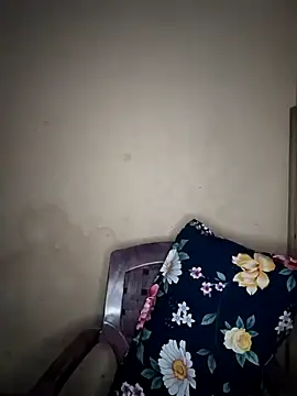 Snapshot of midhly chatting on December 5, 10:12 pm midhly online show from December 5, 10:12 pm