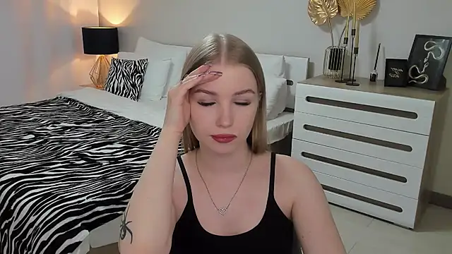 shy  lady online show from March 18, 3:31 am