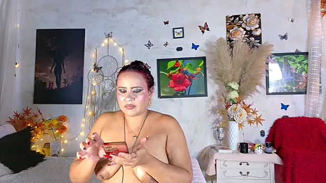 Snapshot of Kyara_Queen chatting on May 21, 6:48 pm Kyara Queen online show from May 21, 6:48 pm