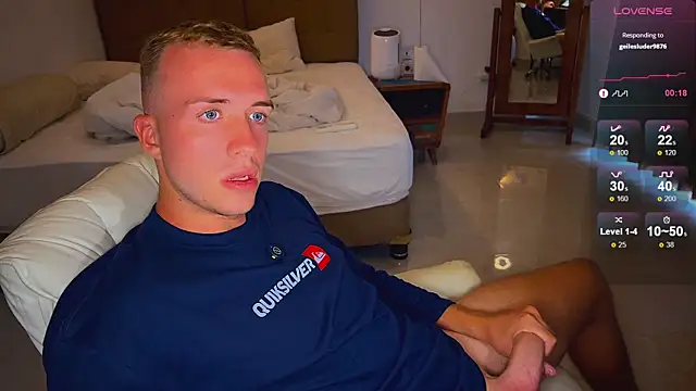 Snapshot of tommy_cumfinger chatting on October 29, 8:05 am tommy cumfinger online show from October 29, 8:05 am