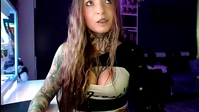 Snapshot of InesGold chatting on February 24, 10:26 am InesGold online show from February 24, 10:26 am