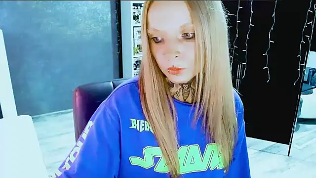 Snapshot of InesGold chatting on September 16, 7:31 am InesGold online show from September 16, 7:31 am