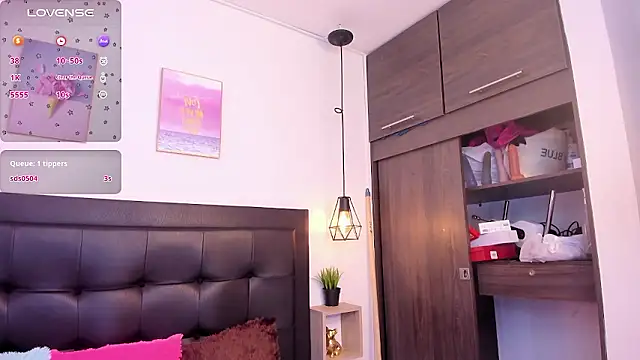 Snapshot of sweet_abby1 chatting on December 7, 12:35 pm sweet abby1 online show from December 7, 12:35 pm