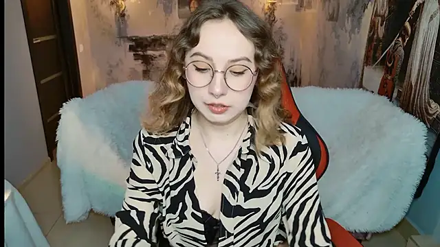 JasmineMilko online show from March 19, 5:11 am