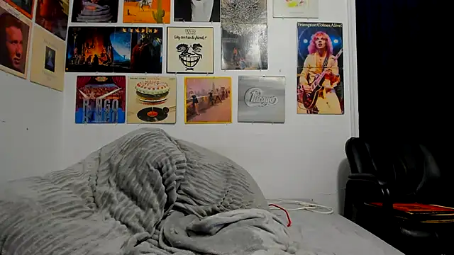 Snapshot of cloudyystar666 chatting on November 25, 6:24 am cloudyystar666 online show from November 25, 6:24 am