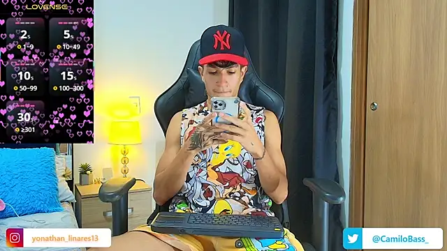  CamiloBass online show from April 5, 7:22 pm