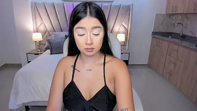 Snapshot of amelie_jhons chatting on October 18, 8:42 pm amelie jhons online show from October 18, 8:42 pm