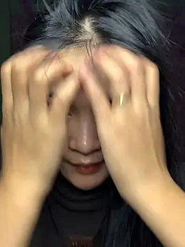 Snapshot of Zeni_fer chatting on March 13, 1:43 am Zeni fer online show from March 13, 1:43 am