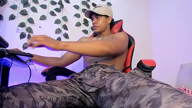 Snapshot of johan_beley_ chatting on January 15, 4:33 pm johan beley online show from January 15, 4:33 pm