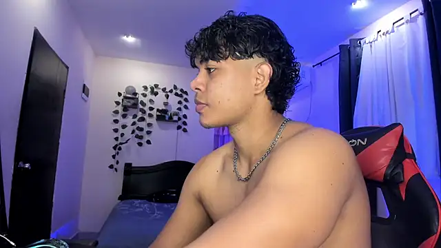 Snapshot of johan_beley_ chatting on February 1, 3:21 pm johan beley online show from February 1, 3:21 pm