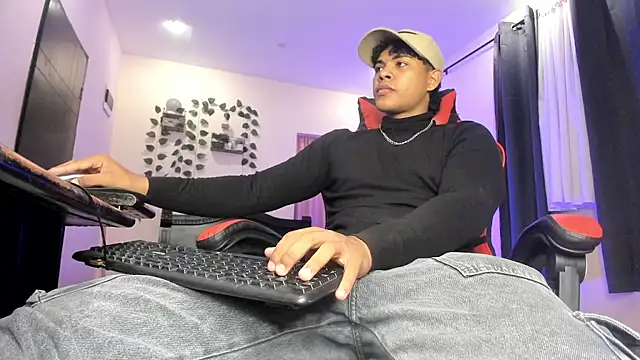 Snapshot of johan_beley_ chatting on February 15, 9:11 pm johan beley online show from February 15, 9:11 pm