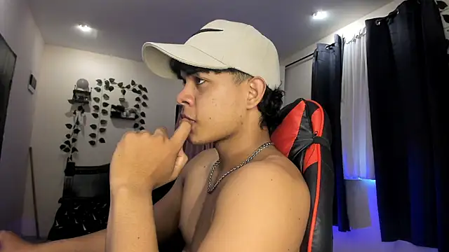 Snapshot of johan_beley_ chatting on February 17, 4:24 pm johan beley online show from February 17, 4:24 pm