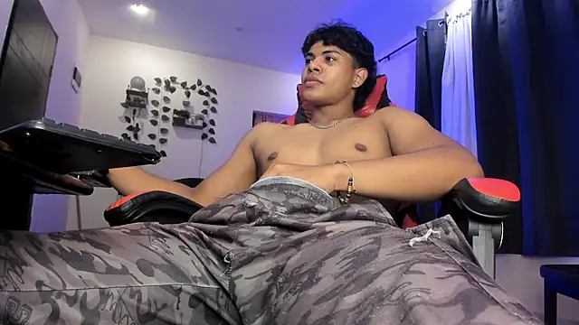 Snapshot of johan_beley_ chatting on February 19, 1:56 am johan beley online show from February 19, 1:56 am