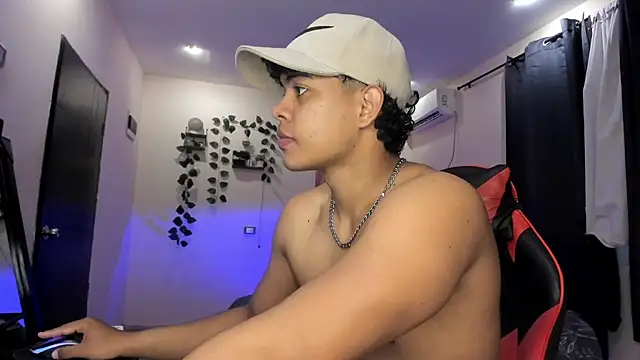 Snapshot of johan_beley_ chatting on March 1, 3:25 pm johan beley online show from March 1, 3:25 pm