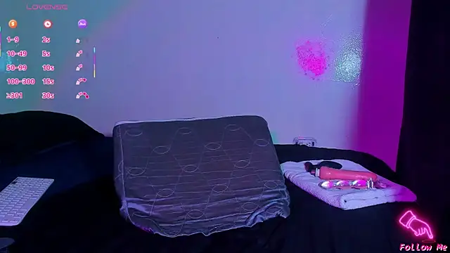 Piggy Eddy online show from March 6, 10:56 am