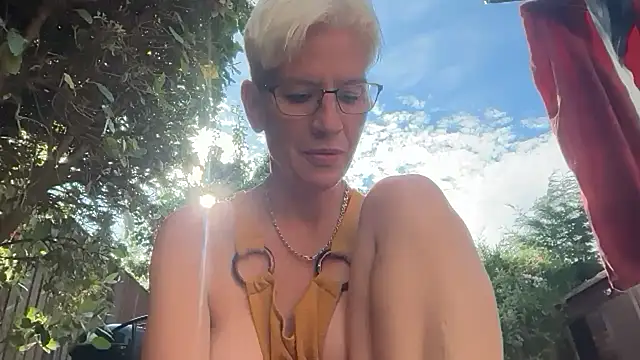 Snapshot of JennyHazel1 chatting on July 7, 4:55 pm JennyHazel1 online show from July 7, 4:55 pm
