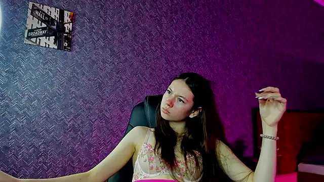 Snapshot of Nicole_Charm chatting on December 7, 11:51 am Nicole Charm online show from December 7, 11:51 am