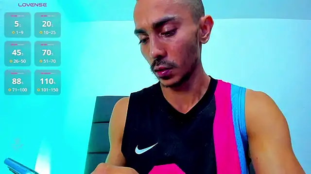 Snapshot of steven_hott8 chatting on February 8, 11:24 am steven hott8 online show from February 8, 11:24 am