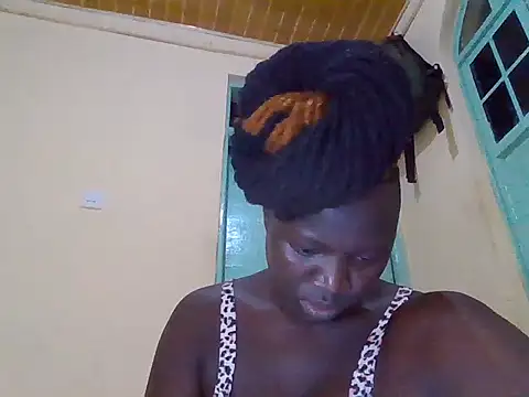 Snapshot of Prety_petty chatting on February 12, 7:35 pm Prety petty online show from February 12, 7:35 pm