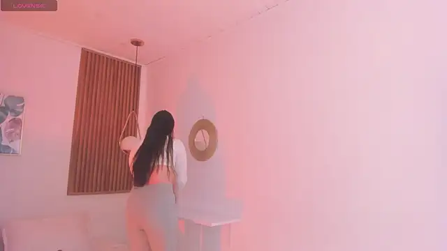 TiffanyWright online show from January 19, 1:04 pm