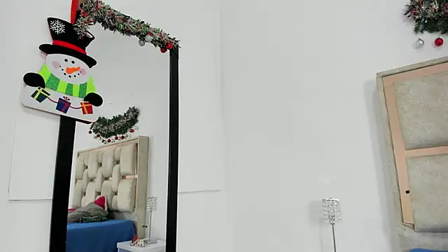 Snapshot of Saraa_lov chatting on December 11, 9:19 am Saraa lov online show from December 11, 9:19 am