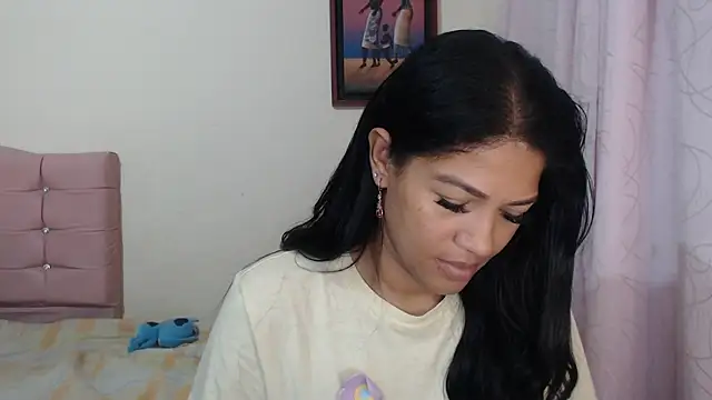 Snapshot of makennaa_ chatting on April 15, 10:33 am makennaa online show from April 15, 10:33 am